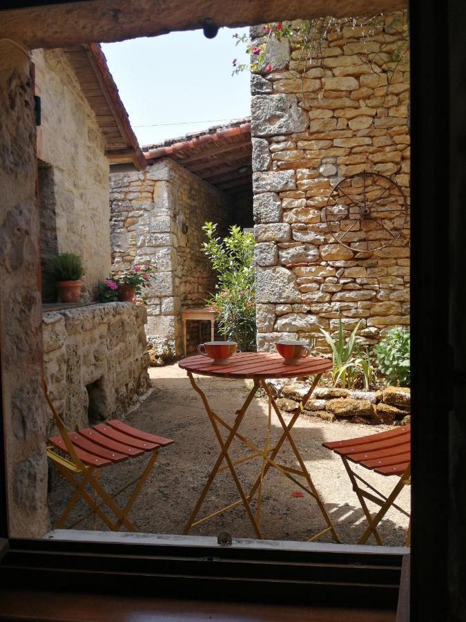 Traditional Stone Cottage Condac Экстерьер фото